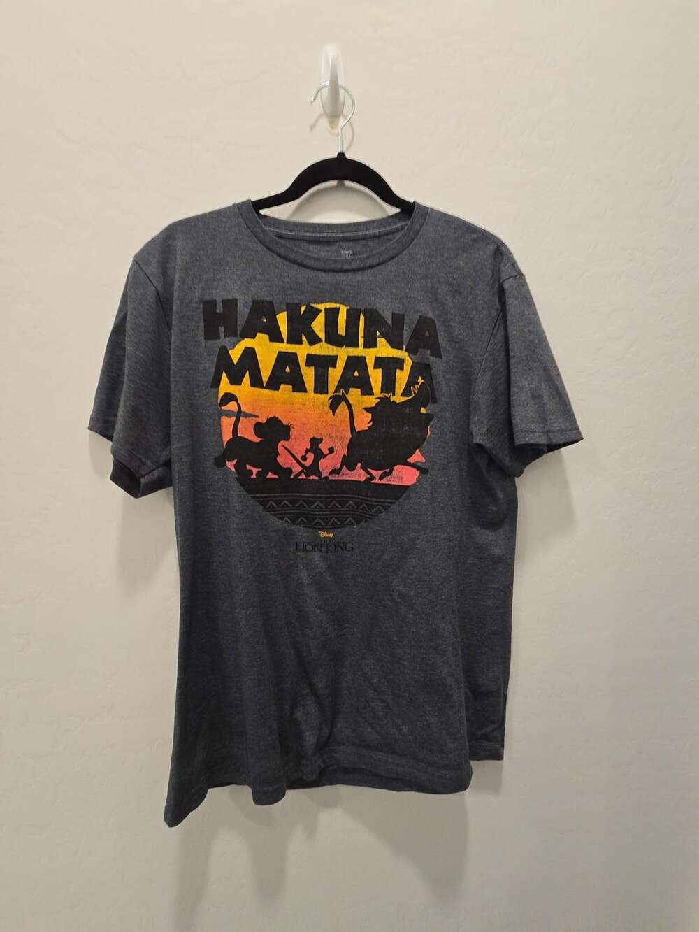 Disney The Lion King Hakuna Matata T-Shirt Size M